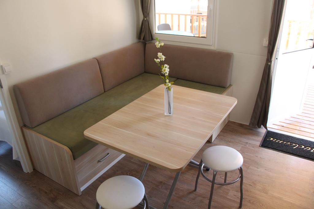 Mobile Homes Holiday Dream Baska Voda Ngoại thất bức ảnh